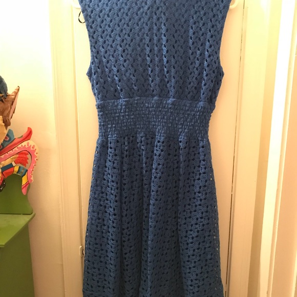 Blue rabbit rabbit rabbit textured lace dress. - Picture 4 of 4